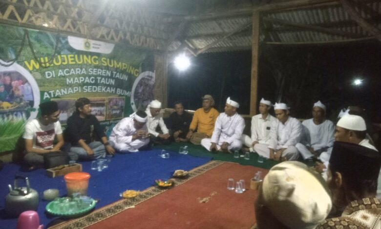 Jelang Seren Taun dan Sedekah Bumi, Sesepuh Kampung Ciawitali Gelar Doa Bersama di Maqom Kramat Jelang Seren Taun dan Sedekah Bumi, Sesepuh Kampung Ciawitali Gelar Doa Bersama di Maqom Kramat