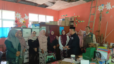KBM di Bawah Terpal Bikin DPRD Bogor Geleng Kepala: SDN Cadas Leueur Harus Jadi Prioritas KBM di Bawah Terpal Bikin DPRD Bogor Geleng Kepala: SDN Cadas Leueur Harus Jadi Prioritas