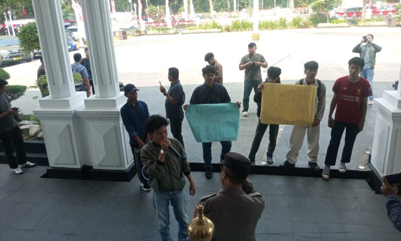 PPAK Kepung Balai Kota, Frans Kursi Direksi Tirta Pakuan Bukan Jatah Politik PPAK Kepung Balai Kota, Frans Kursi Direksi Tirta Pakuan Bukan Jatah Politik