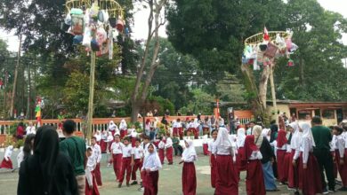 Bukan Sekadar Lomba, HUT RI ke-81 di SDN Gunung Gede Satukan Guru, Orang Tua dan Siswa Bukan Sekadar Lomba, HUT RI ke-81 di SDN Gunung Gede Satukan Guru, Orang Tua dan Siswa