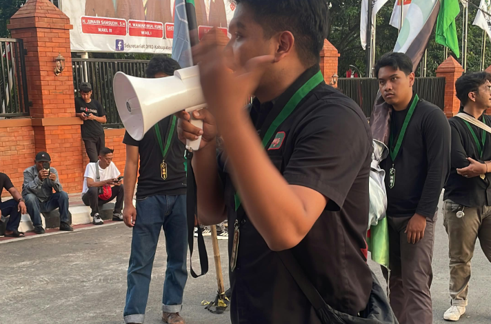 HMI Bogor Desak KPK Usut Dugaan Korupsi Pemkab HMI Bogor Desak KPK Usut Dugaan Korupsi Pemkab