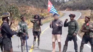 Kekerasan OPM Tewaskan Sopir Angkutan Masyarakat, TNI Perkuat Pengamanan Dan Kejar Pelaku Kekerasan OPM Tewaskan Sopir Angkutan Masyarakat, TNI Perkuat Pengamanan Dan Kejar Pelaku
