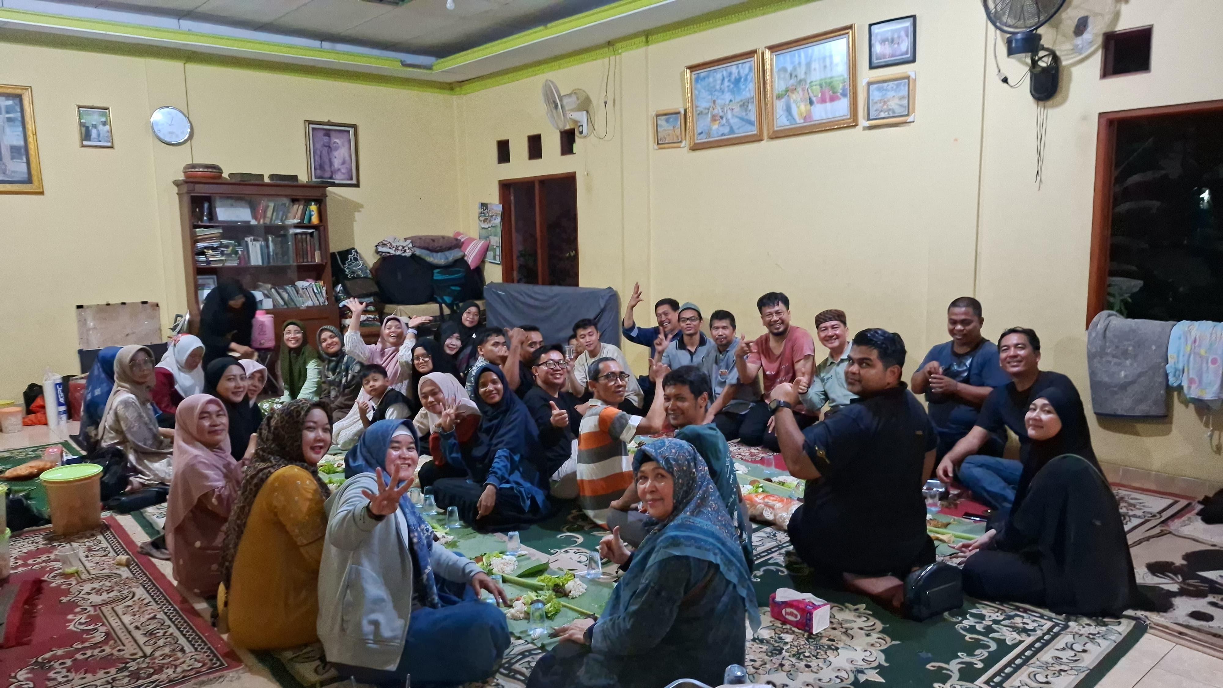 Kebersamaan Kahfi Leader 4 dalam Acara Bakar-Bakar Ikan dan Cumi