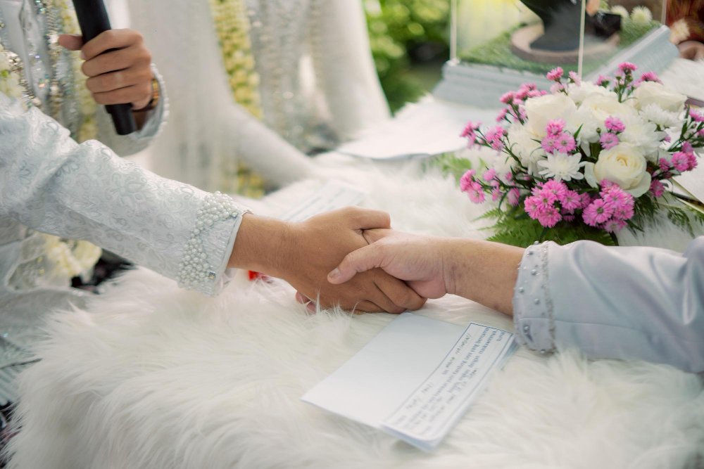 Salut Banget! 👏🏻 Pasangan Ini Spill Cara Hemat Budget Nikah Jutaan 💸
