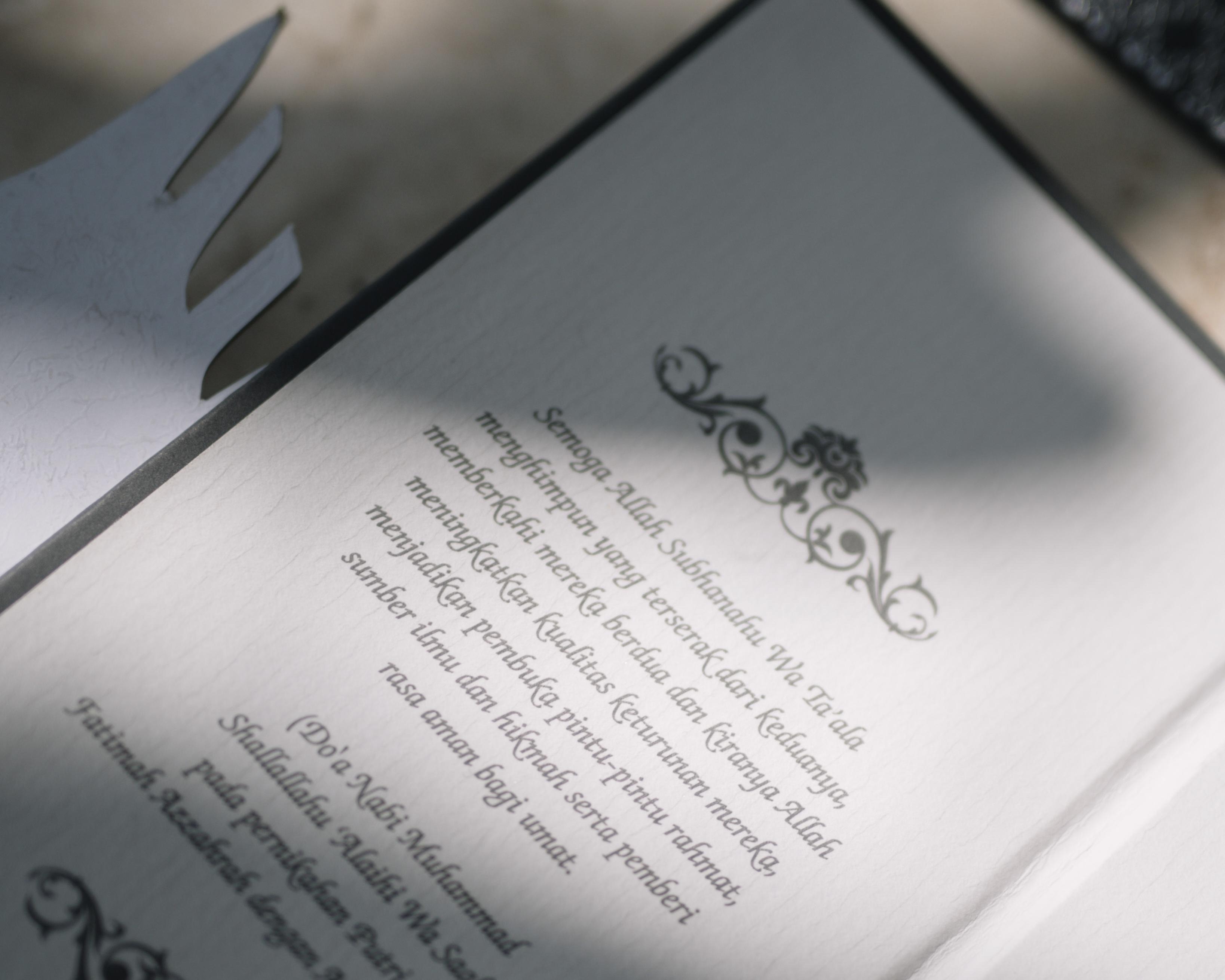 Perbedaan Undangan Digital dan Undangan Cetak: Mana yang Lebih Cocok untuk 