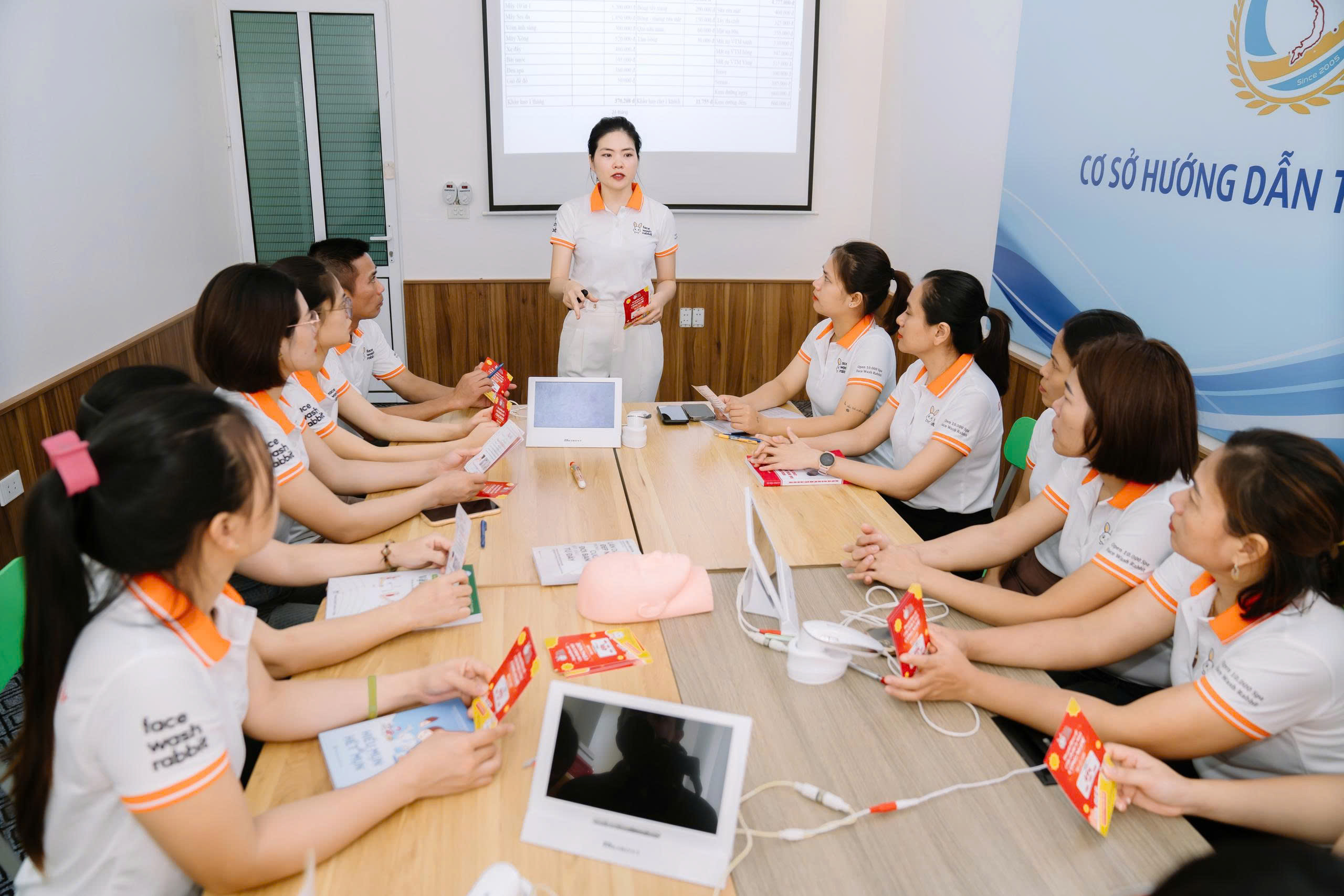 Hình ảnh lớp học thực tế Vương Thu