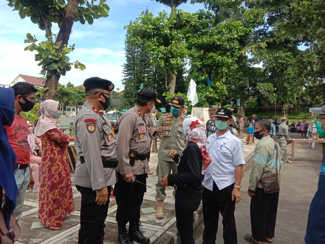 Satpol PP Kota Bogor Tertibkan PKL Area Terbuka Hijau di Bundaran Air Mancur Taman Yasmin IMG 20201224 WA0010