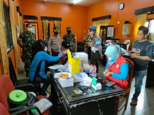 Kapolsek Sukagumiwang Kompol Heriyadi MD, S.H. Tinjau Langsung Kegiatan Vaksinasi Serentak Indonesia IMG 20211127 WA0155 1068x801 1