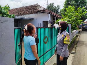 Bhabinkamtibmas Polsek Panyingkiran Polres Majalengka, Sambangi dan Berikan Himbauan Tentang Prokes IMG 20211213 WA0010