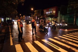 Sat Samapta Polresta Banyumas Laksanakan Giat PH Malam IMG 20211219 WA0091