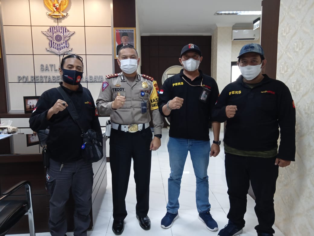 Kunker Tim Investigasi DPD Puskominfo Indonesia Jatim di Polrestabes sekaligus meliput juara kuis Cerdas"Cak Tejo" di Gedung Patria Polrestabes Surabaya.