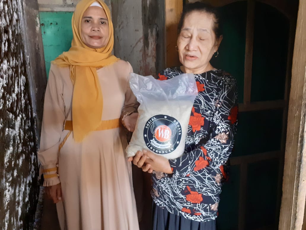 Dengan Sistem Dor To Dor, Komunitas Wajah Bogor Bagikan Paket Beras dan Akan Rutin Dibagikan Awal Bulan