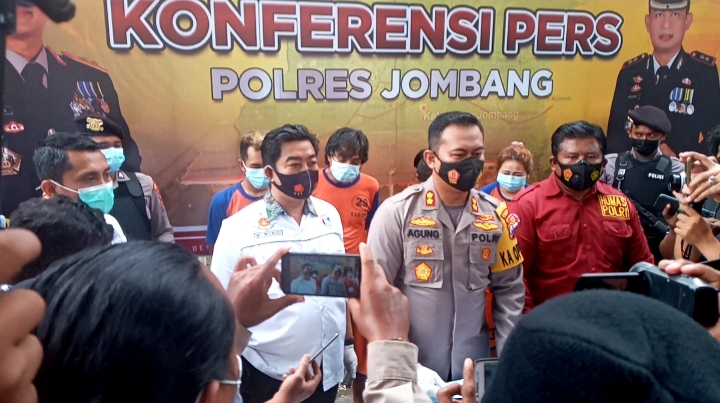 Satu keluarga menjadi pengedar Narkoba ditangkap Polres Jombang