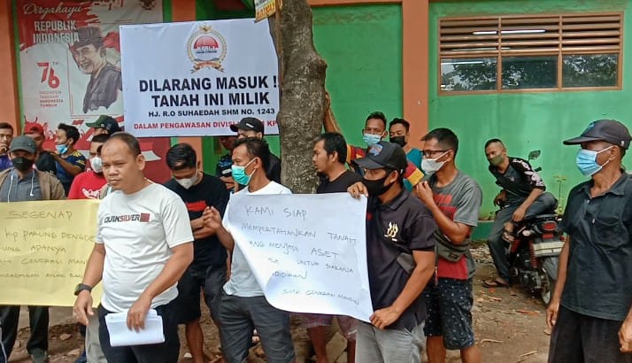 SMK GM di Segel, Warga Parungdengdek Bersama Alumni dan Pelajar Lakukan Aksi Unjuk Rasa