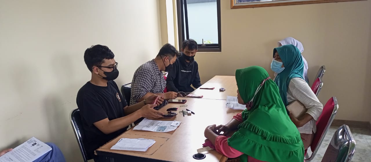 Dibagi Bergelobang, Penyaluran BLT MIGOR dan BPNT TUNAI di Desa Sukamaju Berjalan Lancar