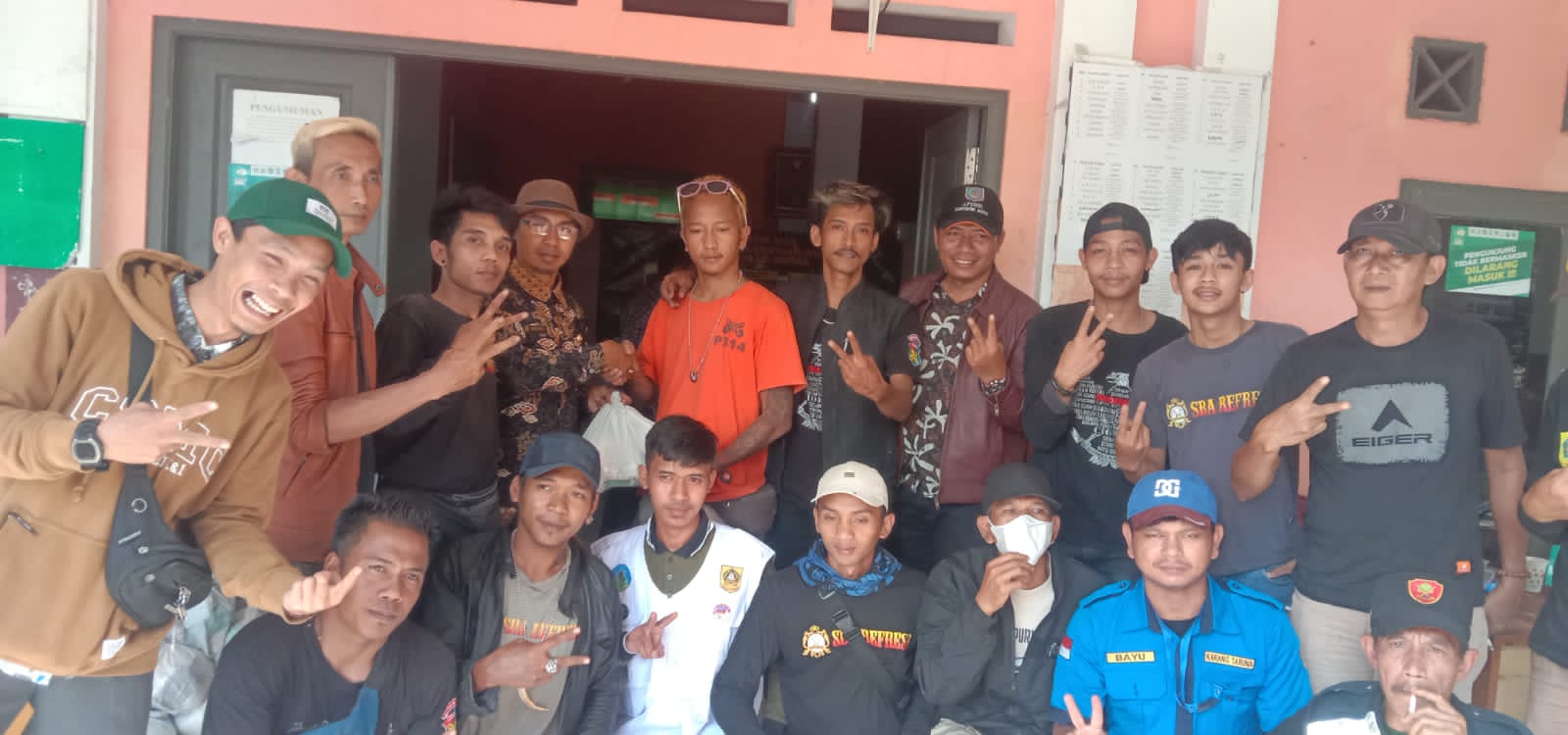 Slankker Bogor Ampera dan Pemerintah Desa Purwasari Berikan Bantuan