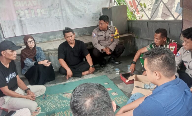 Bhabinkamtibmas Aiptu Rachmat Ismanto Dampingi Musyawarah Keluarga Korban dan Owner Bhabinkamtibmas Aiptu Rachmat Ismanto Dampingi Musyawarah Keluarga Korban dan Owner