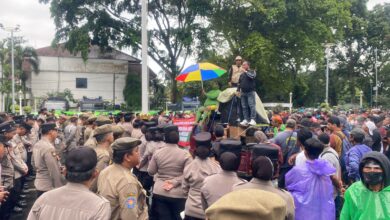 Ribuan Sopir Angkot Protes Penghapusan 1.940 Unit, Kepung Balai Kota Bogor