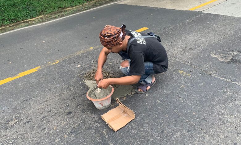 Pajak Dibayar, Jalan Berlubang: Pemuda Bogor Barat Bergerak di Jasinga–Cigudeg