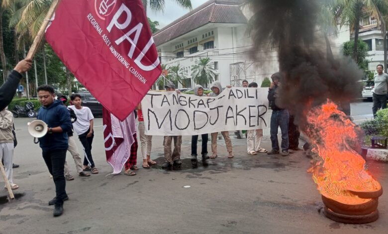 Demo Kejari, KOPAD Desak Tangkap Mantan Dirut Perumda PPJ