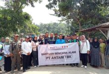 KNPI Jasinga dan FKJBP-FKBP Bogor Barat Salurkan Bantuan CSR Antam Pongkor untuk Korban Banjir Desa Pangaur