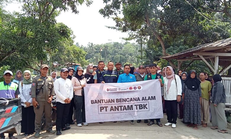 KNPI Jasinga dan FKJBP-FKBP Bogor Barat Salurkan Bantuan CSR Antam Pongkor untuk Korban Banjir Desa Pangaur