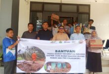 PTPN IV Bersama FKJBP Bogor Barat Salurkan Bantuan Banjir dan Longsor di Cigudeg