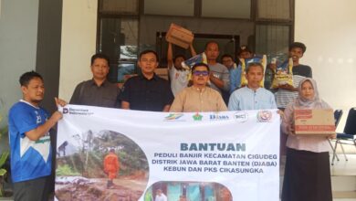 PTPN IV Bersama FKJBP Bogor Barat Salurkan Bantuan Banjir dan Longsor di Cigudeg