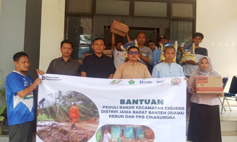PTPN IV Bersama FKJBP Bogor Barat Salurkan Bantuan Banjir dan Longsor di Cigudeg