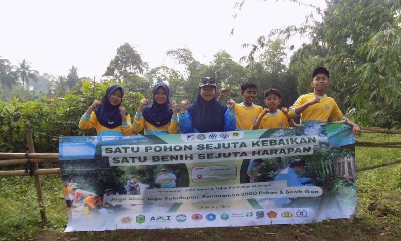 SMP Islam Tarbiyatul Huda Pamijahan Turut Ambil Bagian dalam Aksi Penanaman Pohon