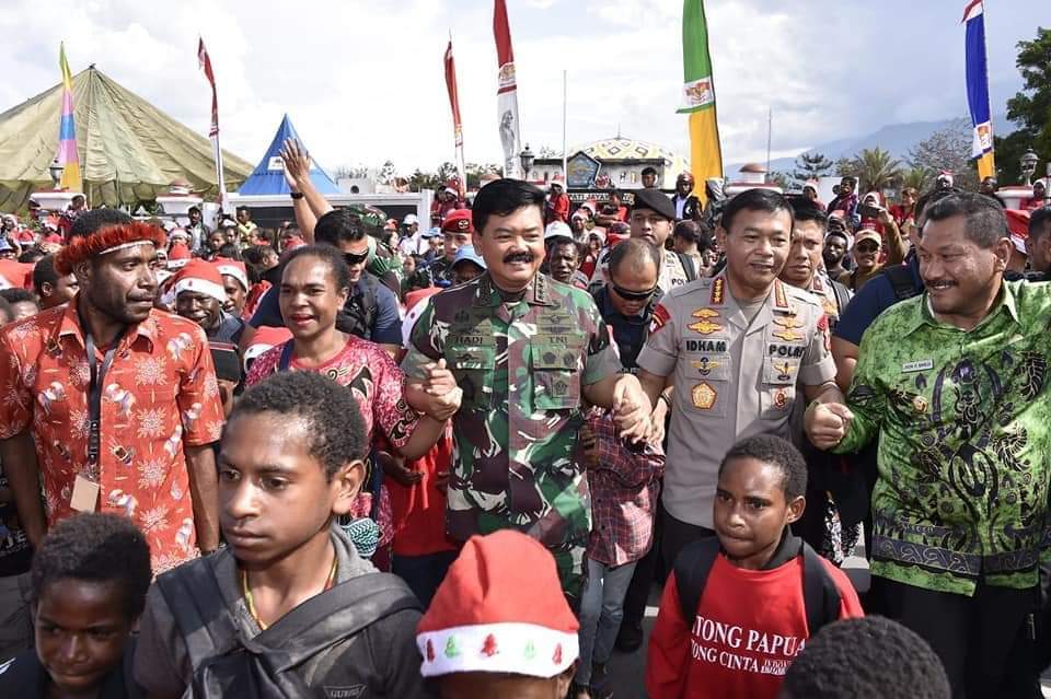 Panglima TNI : TNI dan Polri Selalu Hadir Ditengah-Tengah Masyarakat FB IMG 1575169099355