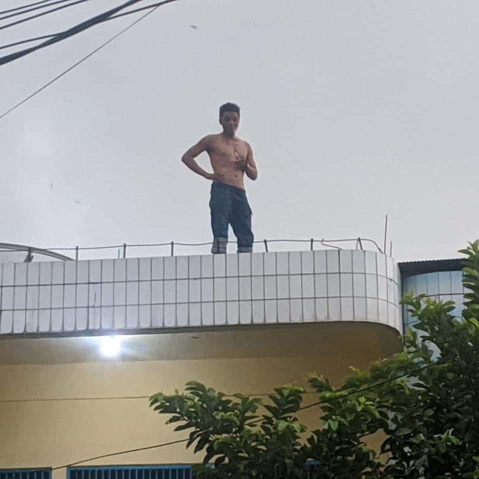 Lari ke Atap, Pelaku Pencurian Dibekuk Polisi dan Warga FB IMG 1577317400903