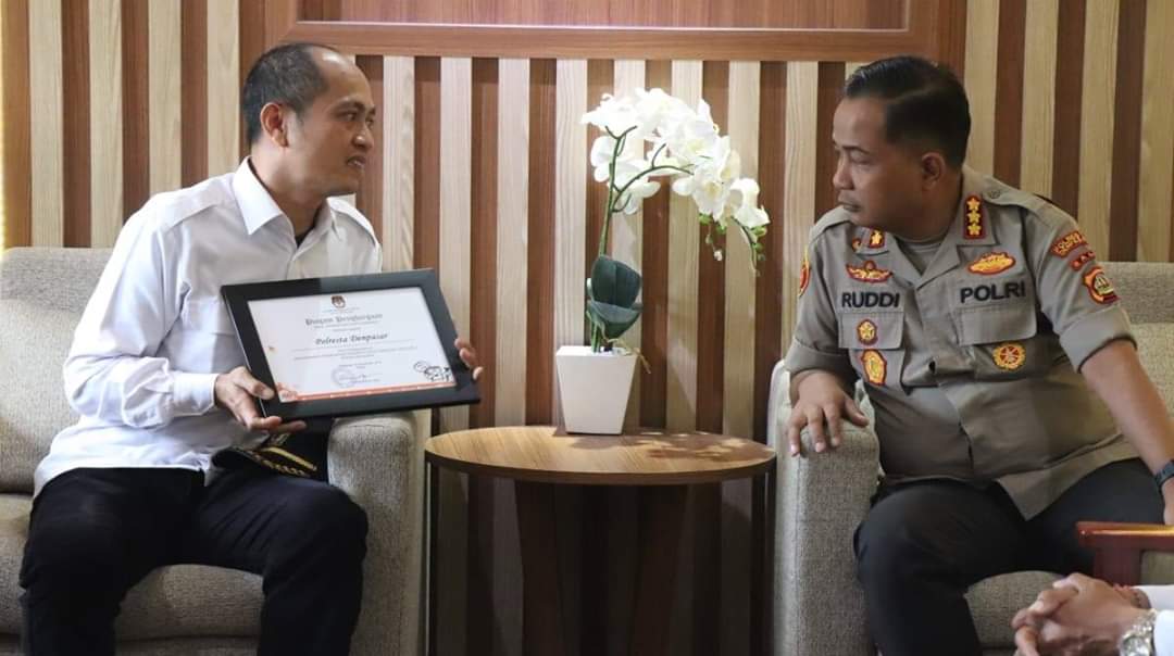 Sukses Pengamanan Pemilu 2019 Polresta Terima Penghargaan Dari KPU Kota Denpasar FB IMG 1578886122838