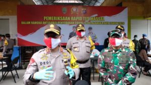 Cegah Penyebaran Covid-19, Polda Kalteng Gelar Rapid Tes Massal di Pasar Kahayan IMG 20200526 WA0004 1024x576 1