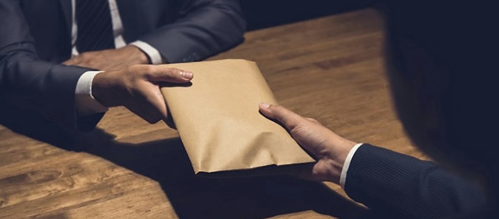 KPK Tahan Tiga Tersangka Perkara Suap RAPBD Provinsi Jambi Tahun 2017 dan 2018 20200630 222446