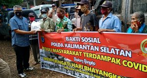 Bantu Masyarakat Terdampak Pandemi Covid-19, Polda Kalsel Salurkan Bantuan Sosial 9a83ad6b 5eda 4b06 a435 eccf29e3906d