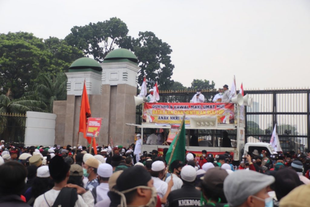Aksi Unjuk Rasa Tolak RUU HIP, Massa Aksi Padati DPR/MPR RI WhatsApp Image 2020 06 24 at 16.16.08 1024x682 1