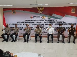 Penandatanganan Bersama Jaksa Agung, Kapolri, dan Ketua Bawaslu dalam Sentra Penegakan Hukum Terpadu Pilkada 2020 20200720 094909 resize 40