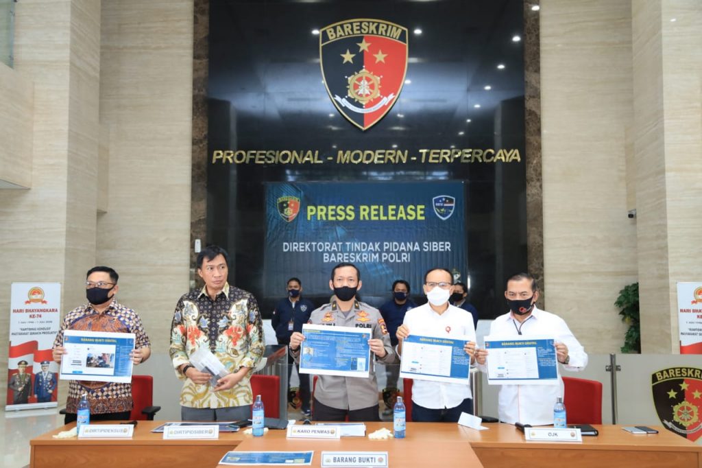 Bareskrim Tangkap Penyebar Hoax yang Provokasi Nasabah Tarik Uang Tunai di Bank IMG 20200703 WA0026 1024x682 1