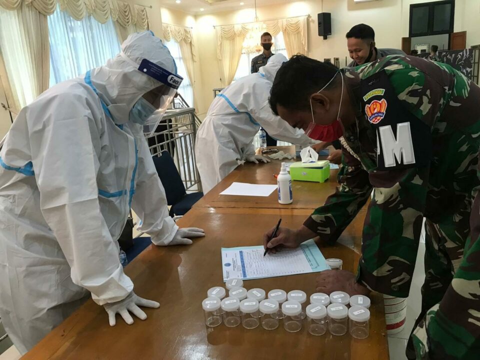 Pusat Polisi Militer TNI Angkatan Darat Bersinergi dengan BNN melaksanakan Sosialisasi P4GN dan tes urine bagi personel dan ASN. whatsapp image 2020 07 21 at 09.39 .03 1 960x720 1