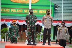 Panglima TNI dan Kapolri Lepas Satgas Pendisiplinan Protokol Dan Bantuan Sosial di Jayapura IMG 20200829 WA0085 1024x682 1