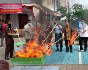 Kejari Kota Bekasi Menggelar Pemusnahan Barang Bukti Yang Sudah Incracht apemusnahandah