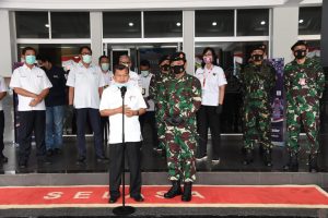 Sambut HUT Ke-75, TNI Gelar Donor Darah dan Bagikan Ribuan Paket Sembako f4f52357d8858976db8b63e9b6a9099f