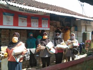 Bantuan Pangan Non Tunai Desa Lamajang Bandung Telah Diterima Keluarga Penerima Manfaat IMG 20201031 WA0029