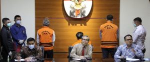 KPK Tahan Tiga Tersangka Korupsi dalam Penjualan dan Pemasaran di PT DI (Persero) 20201104 130014