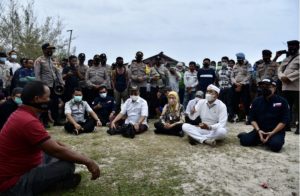 Komisi IV DPR RI Sesalkan Penambangan Timah Ilegal di Pantai Matras Bangka Belitung 20201130 082145
