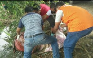 Pria Tanpa Identitas dengan Tangan dan Kaki Terikat Ditemukan Dijalan Raya Jarong Desa Bayur Kidul Karawang. 20210113 151435