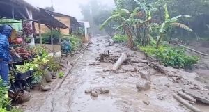 Hujan Intensitas Tinggi Menyebabkan Banjir Bandang di Puncak Bogor 20210119 154028