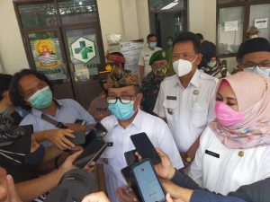 Bupati Cirebon : Tahap Awal Vaksin COVID-19 Diutamakan untuk Tenaga Kesehatan IMG 20210107 WA0023