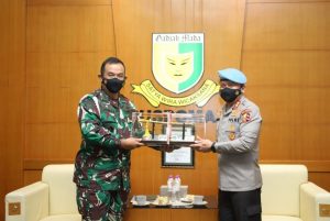 Propam Polri dan Puspom TNI AD, Perkuat Sinergi Dalam Penegakan Disiplin Personel TNI-Polri Kadiv Propam Kunjungi Danpuspom www.humas .polri .go .id 1024x686 1